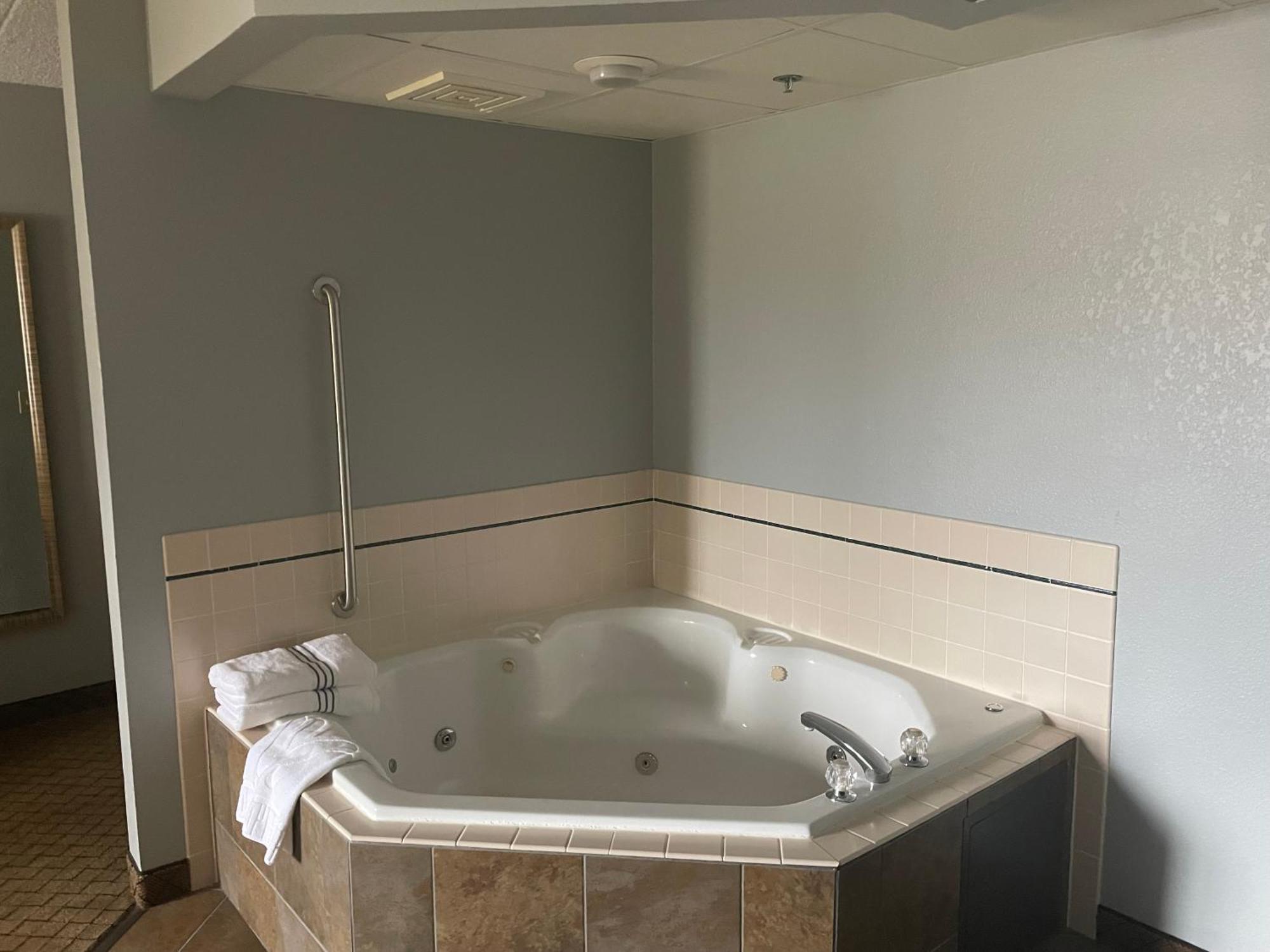 Americinn By Wyndham Hartford Wi מראה חיצוני תמונה