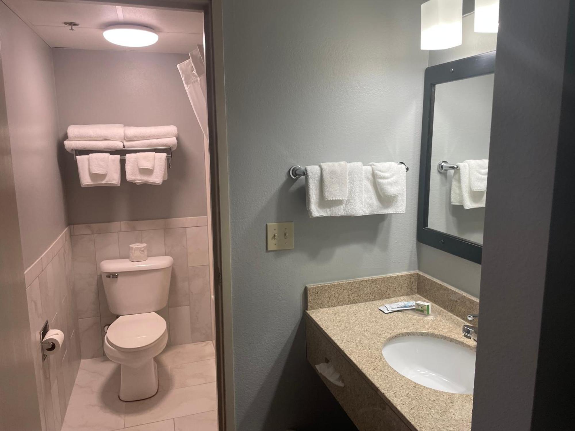 Americinn By Wyndham Hartford Wi מראה חיצוני תמונה